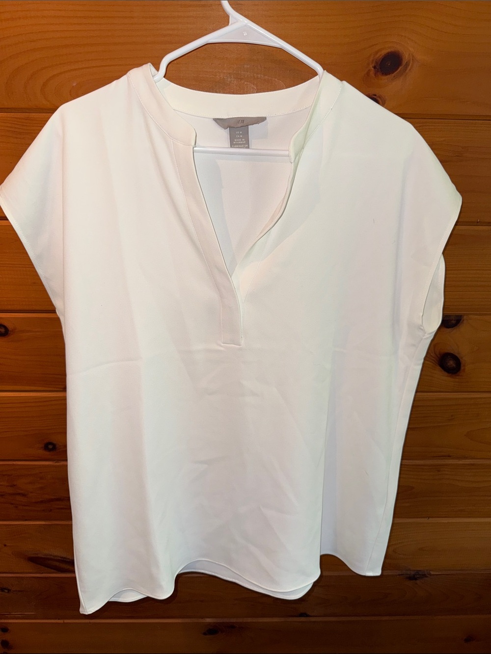 H&M White Split V-Neck Cap Sleeve Blouse